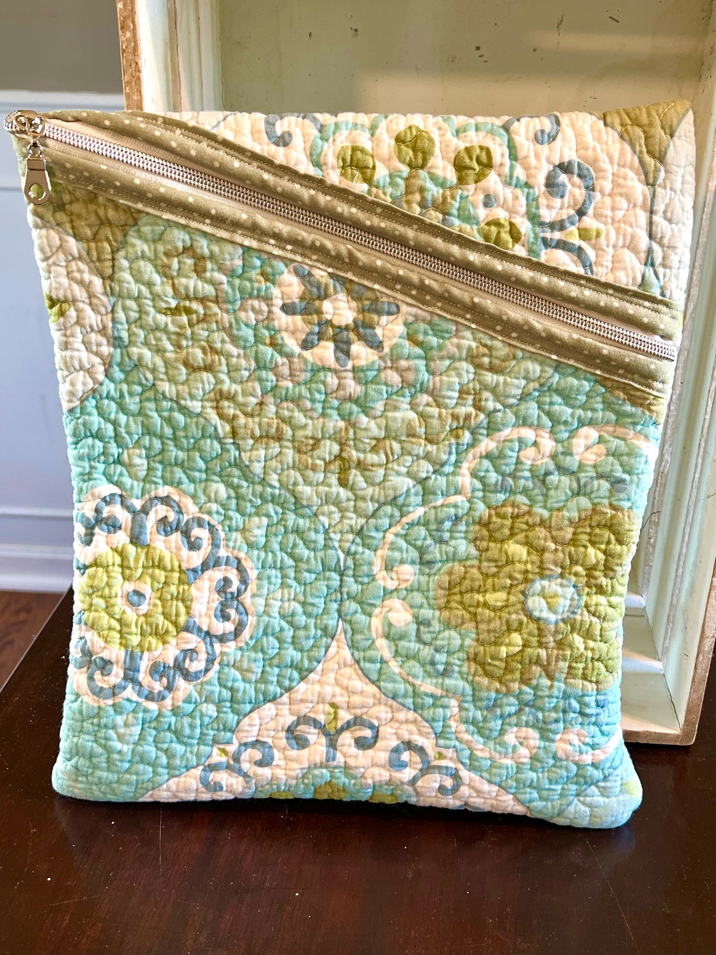 Quilted book/tablet sleeve